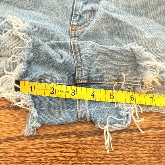 Universal Thread High Rise Jean Short - Picture 4 of 6